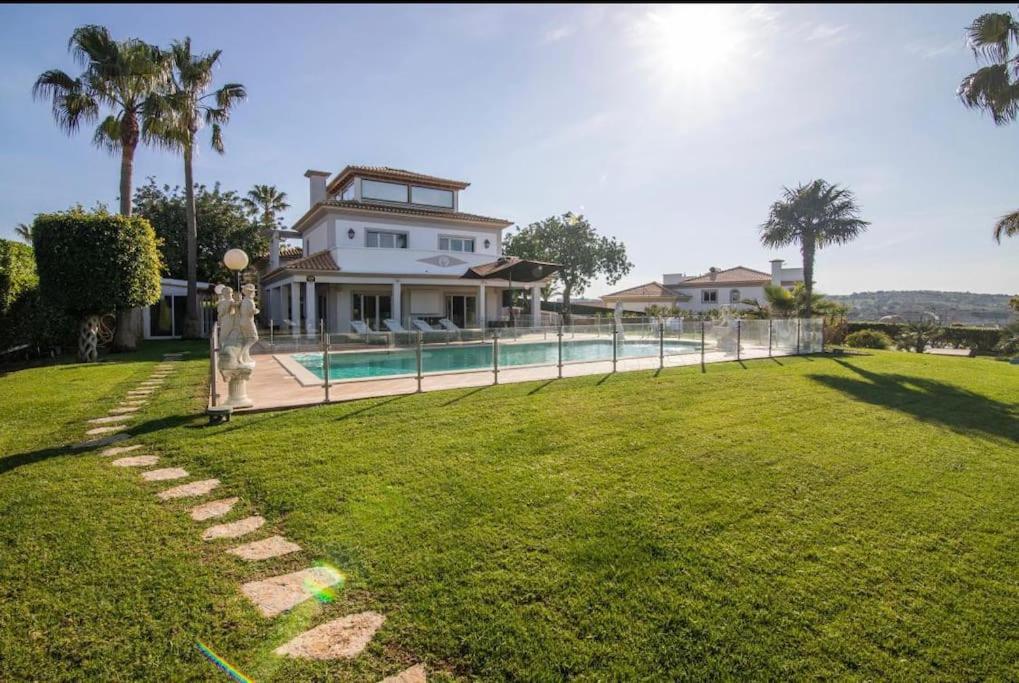 Luxury / Pool, Gym ,cinema