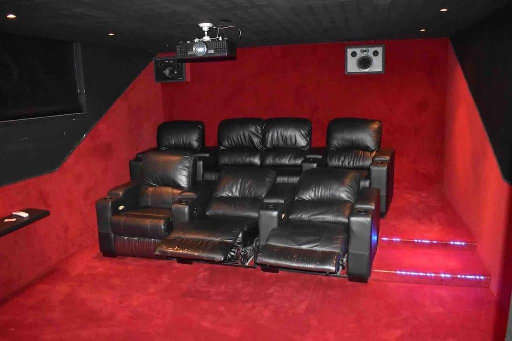 Luxury / Pool, Gym ,cinema Villa