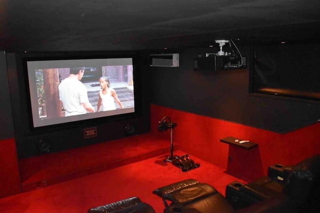 Luxury / Pool, Gym ,cinema Villa *