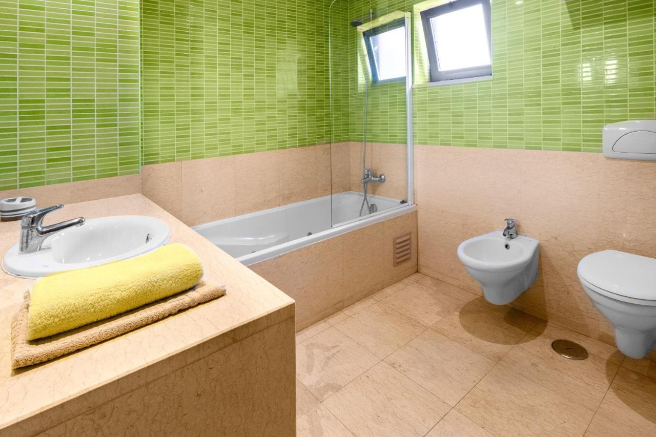 Linda Oura 4br 10 New For Rent! *