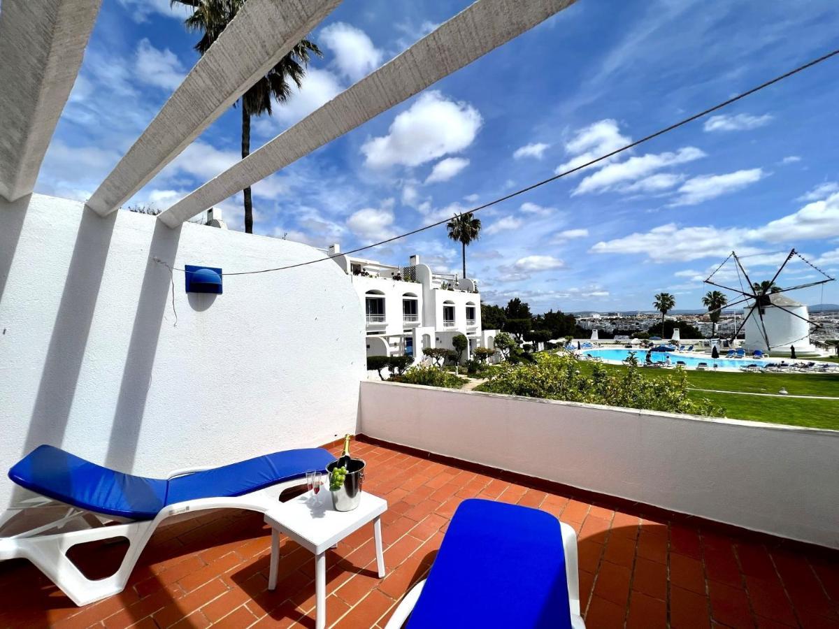 Sunset With Pool By Homing Apartamento