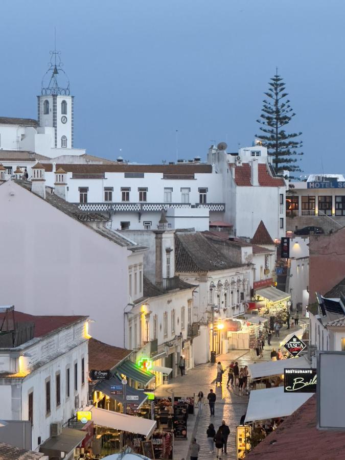 T2 Catraio 8, Baixa De *