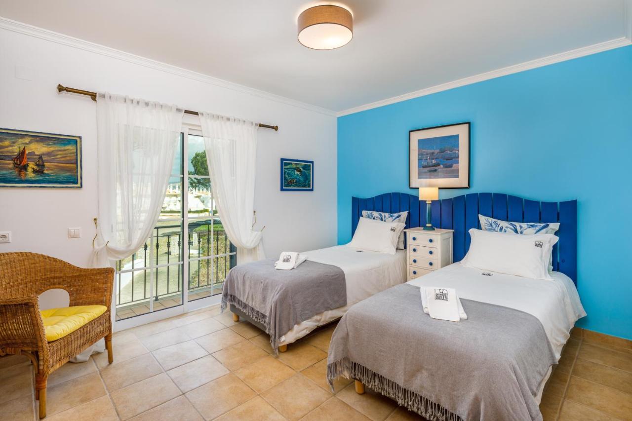Falesia Ocean By The Portuguese Butler *