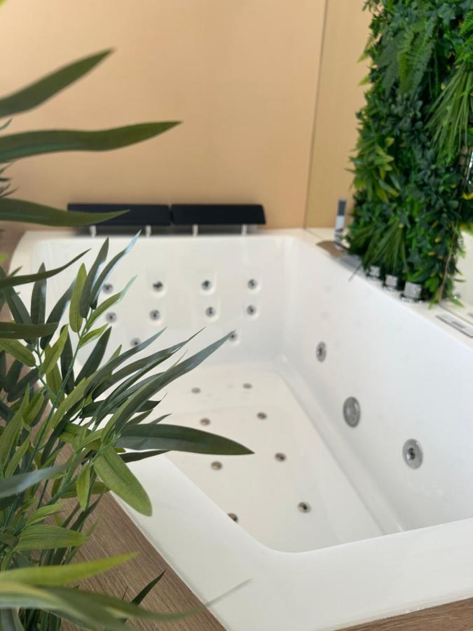 Lovin Luxury Romantic With Jacuzzi Apartment *