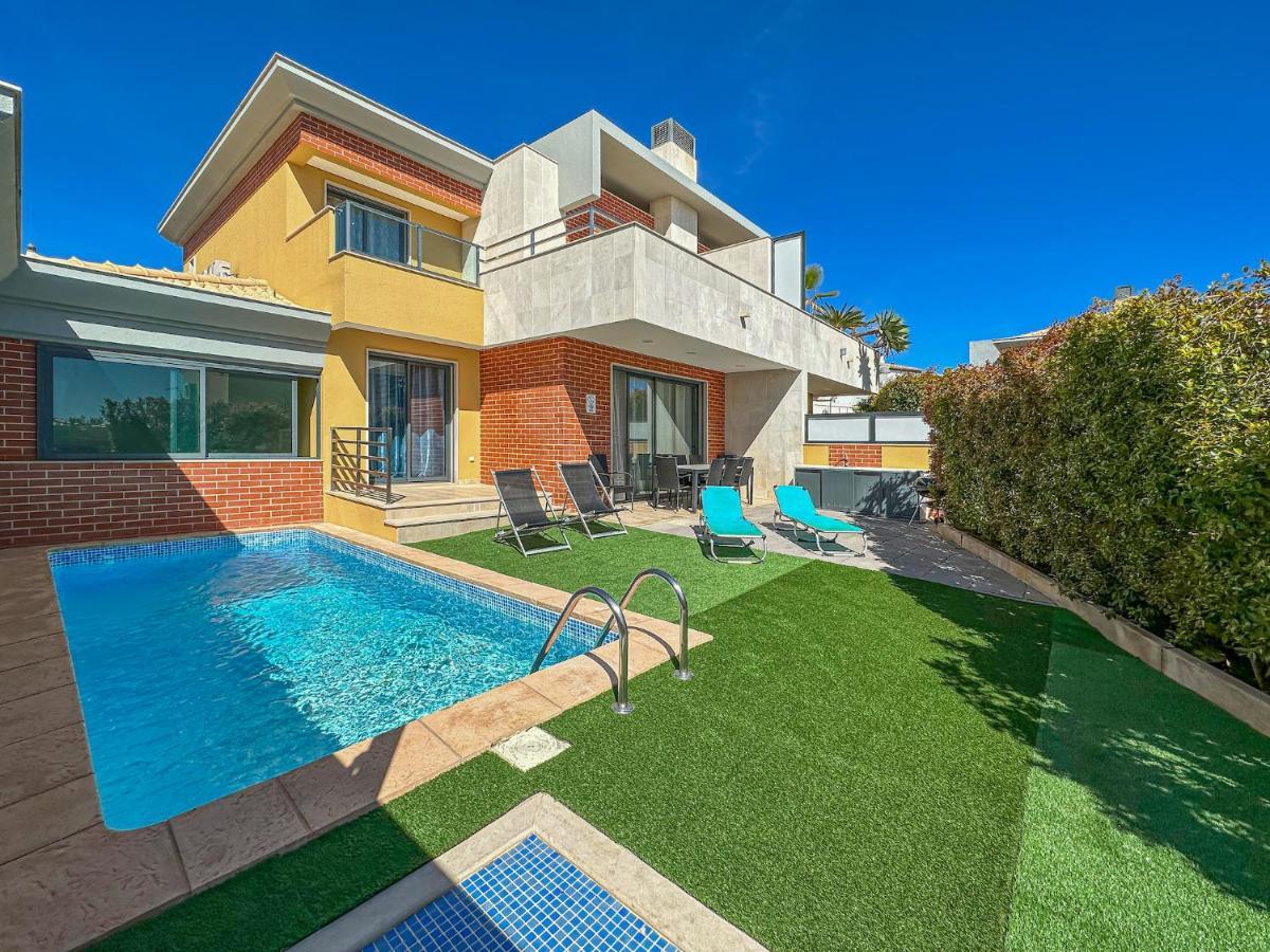 V4, Jardins Branqueira7 Near Beach, Villa