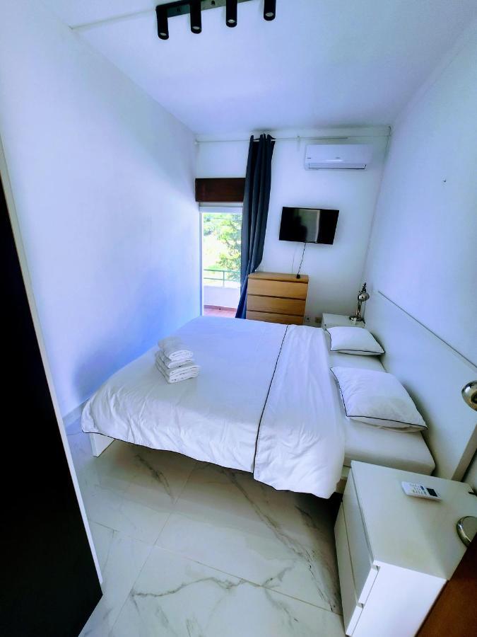 Aaa Awsome Aparthotel