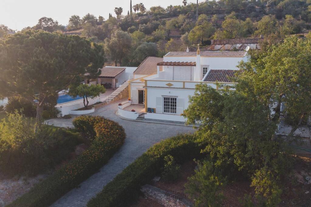 Casa Palmeiras - Com Piscina, Bbq E Ar Condicionado Villa