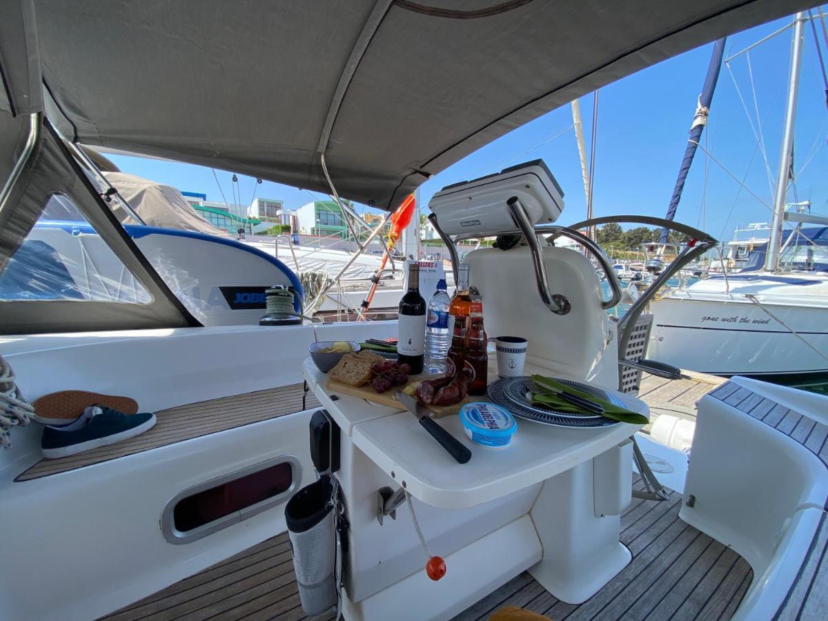 Botel In A Boat - Algarve