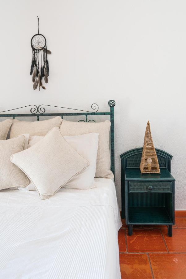 Oura Boho Decor- 2 Bed 2 Bath With Pool And Balcony - 800m Beach Apartment *