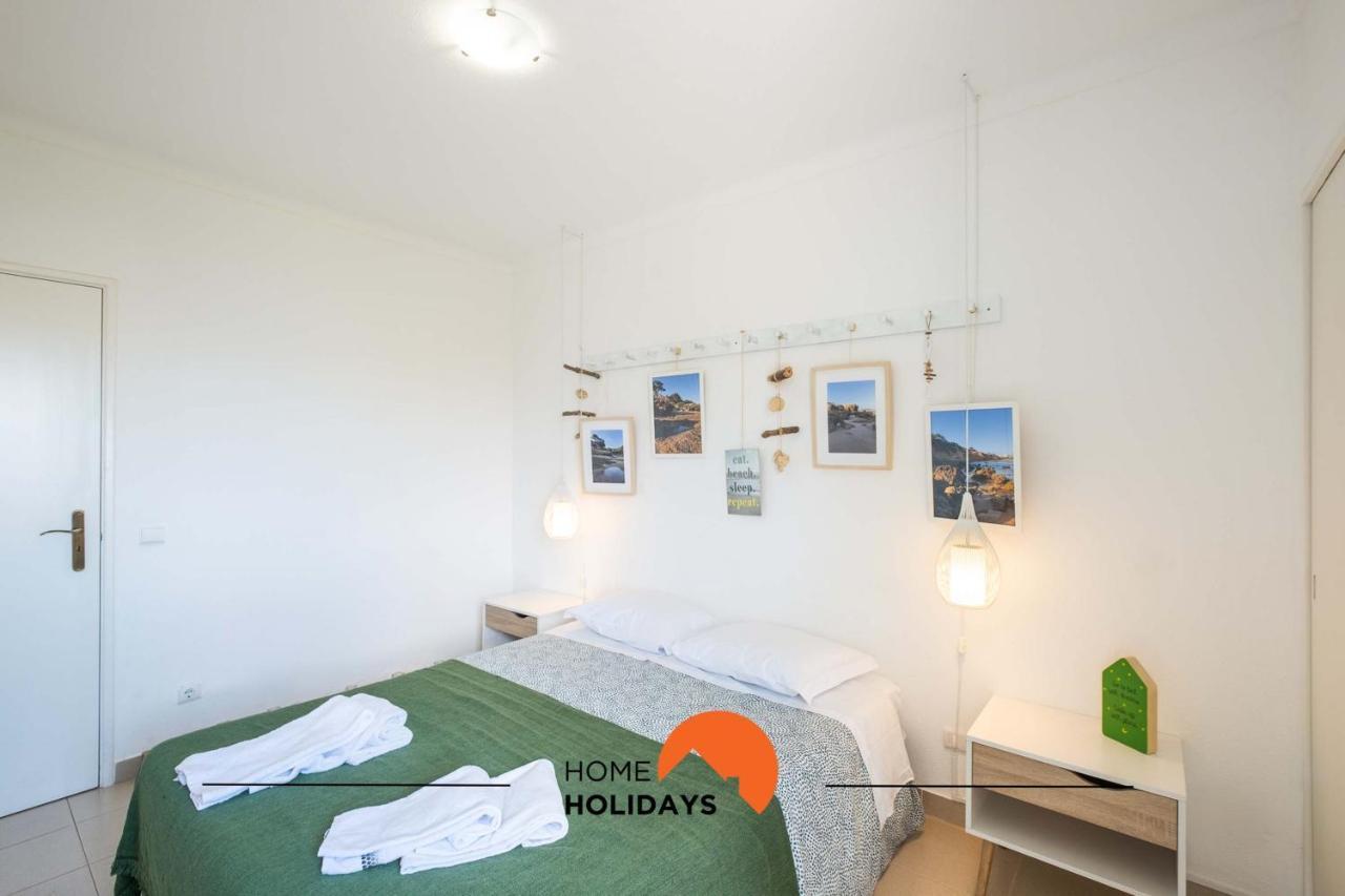 #006 Foxy D By Holidays *