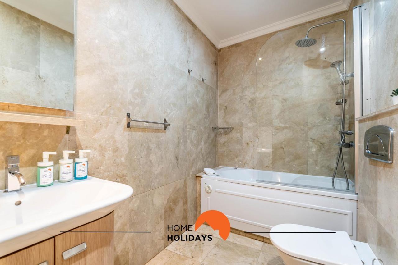 #129 Newtown, Pool, Private Park, High Speed Wifi Apartment