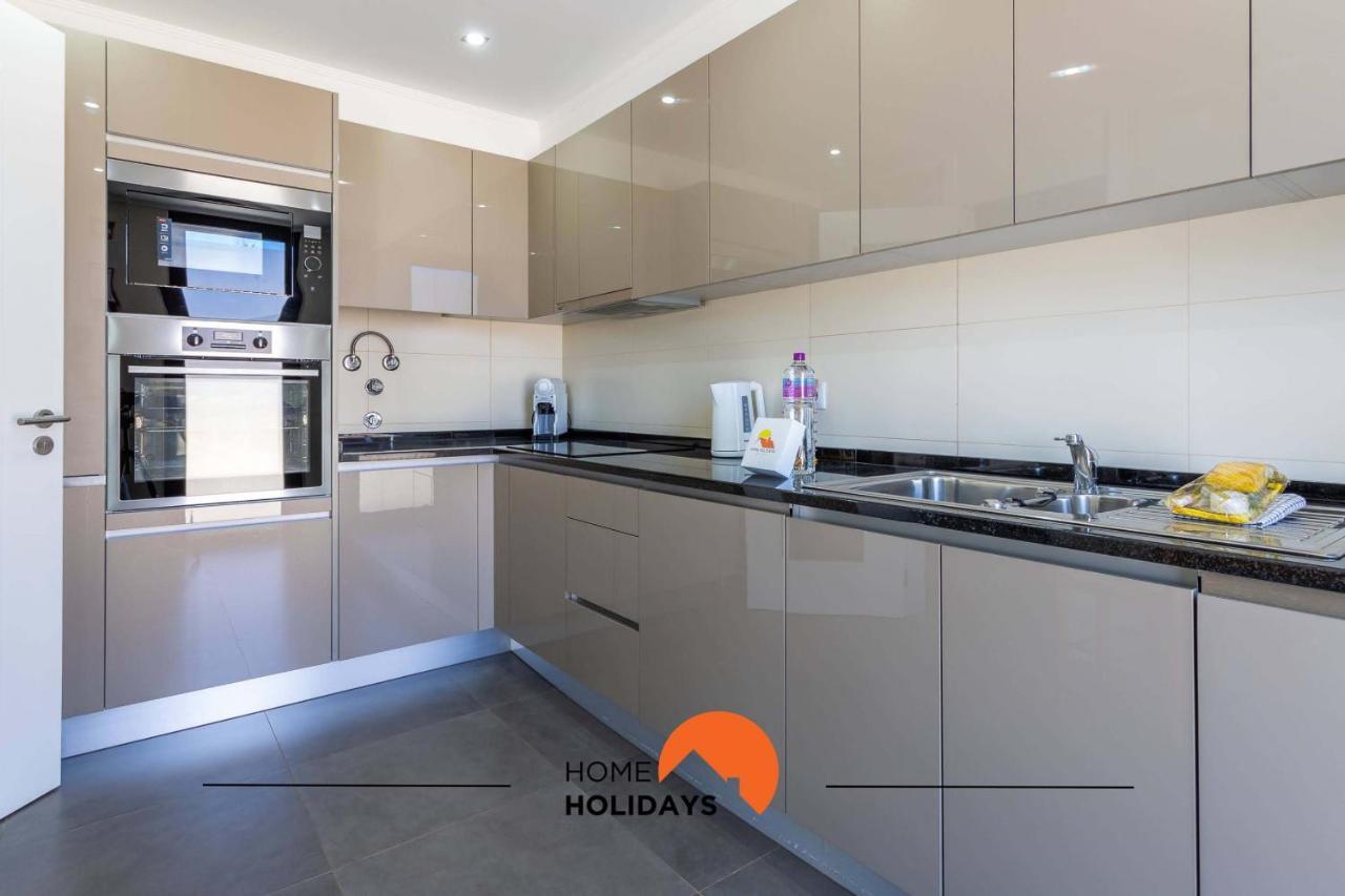 #142 Spacious With Garden, Pool And Private Park Holiday home