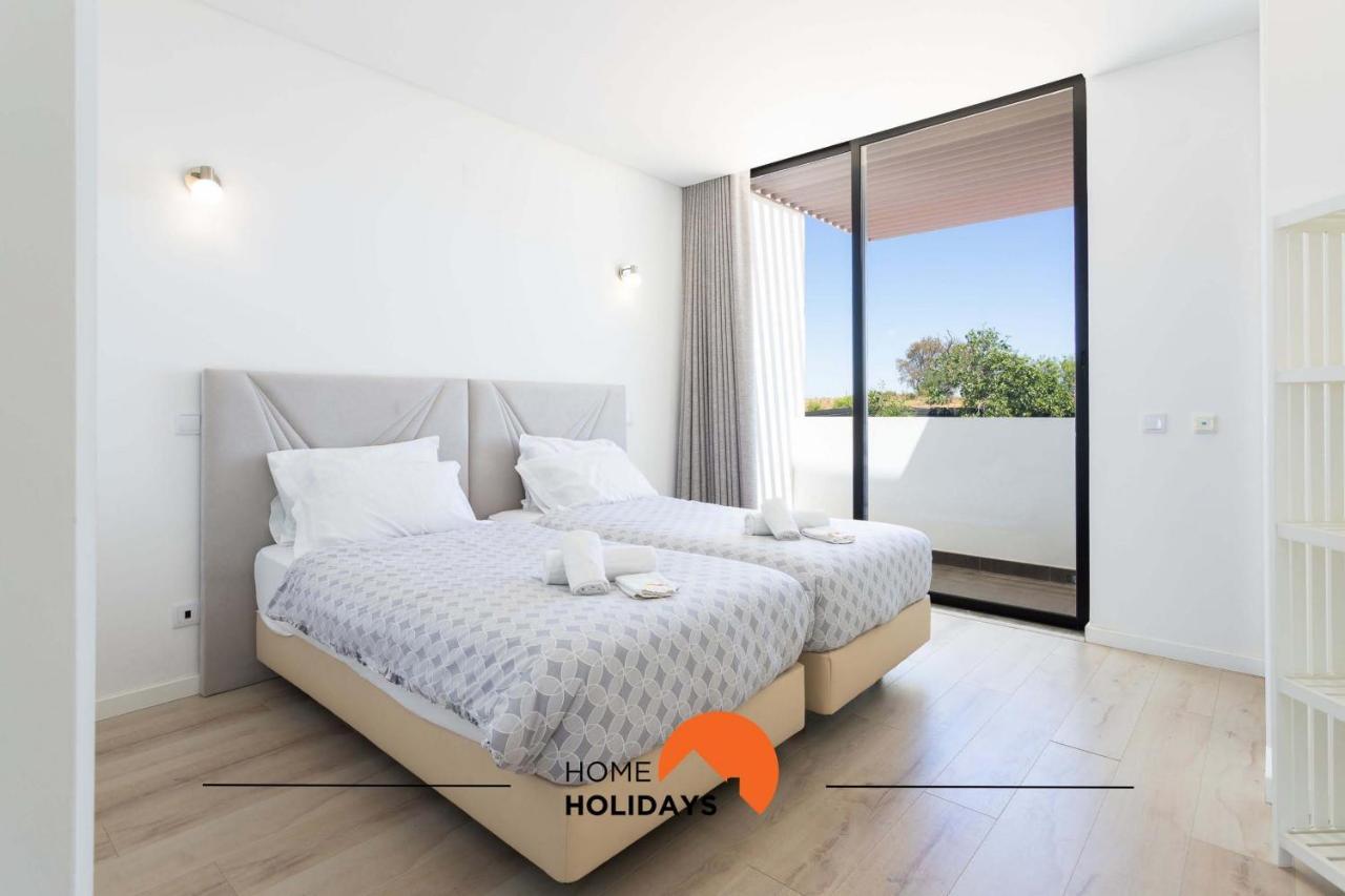 #142 Spacious With Garden, Pool And Private Park Holiday home