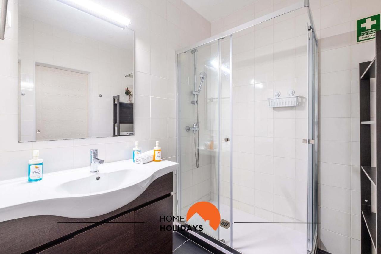 #112 Oura Flat By Holidays Apartment