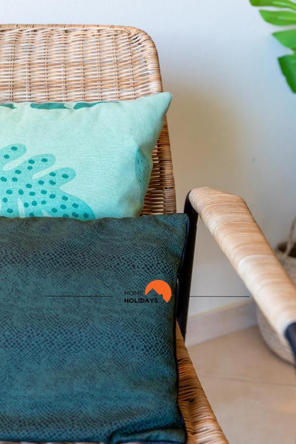 #005 Foxy B By Holidays Apartment