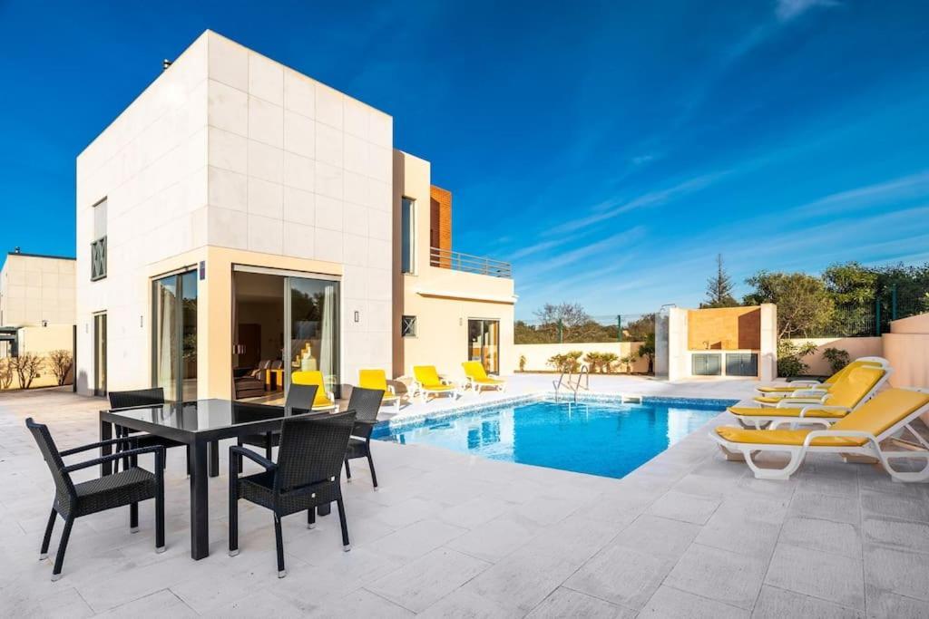 Lidia Oura With Private Swimmingpool Villa