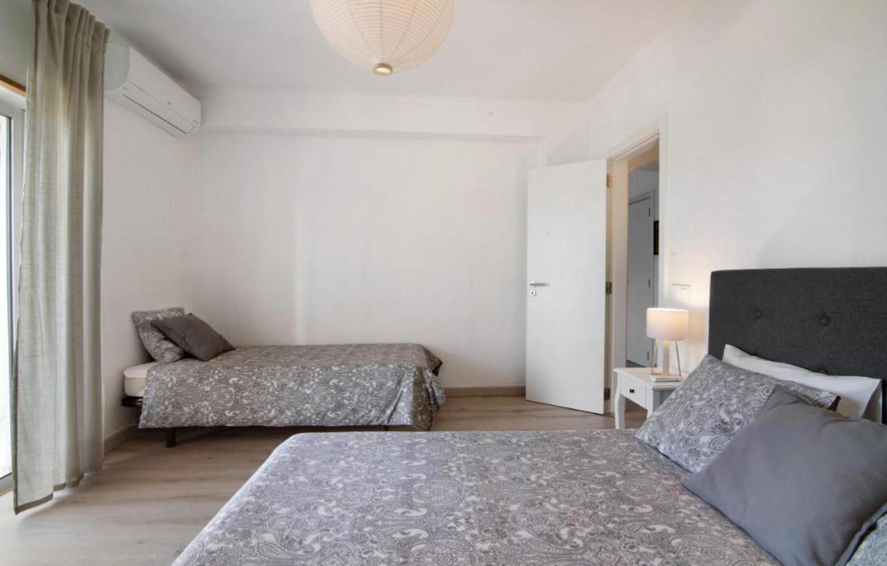 Em - Com Piscina Apartment *
