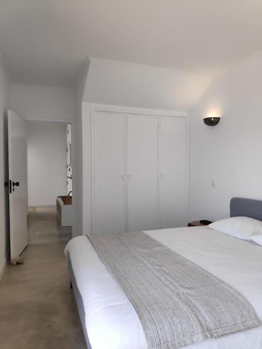 Airy 3br, Ac, Garden, 2min Strip, 8min Oura
