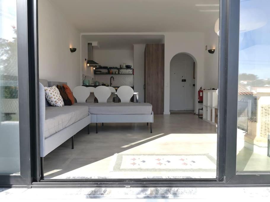 Airy 3br, Ac, Garden, 2min Strip, 8min Oura Apartment