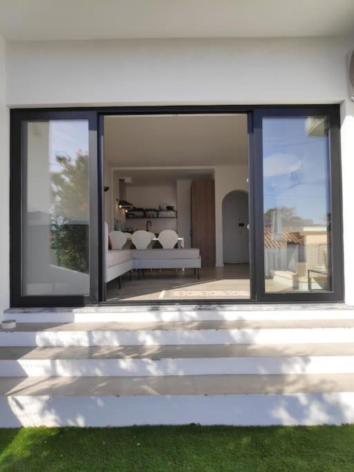 Airy 3br, Ac, Garden, 2min Strip, 8min Oura *