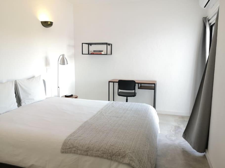 Airy 3br, Ac, Garden, 2min Strip, 8min Oura Apartment