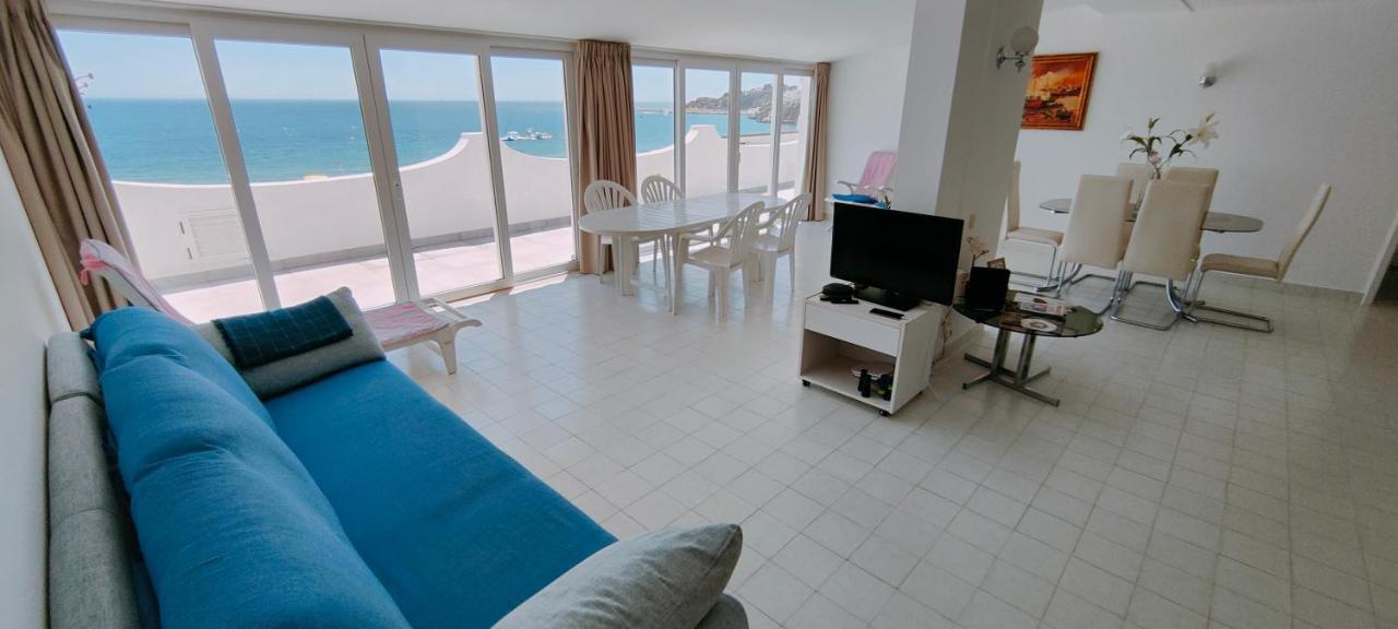 Penthouse Beachfront Apartment
