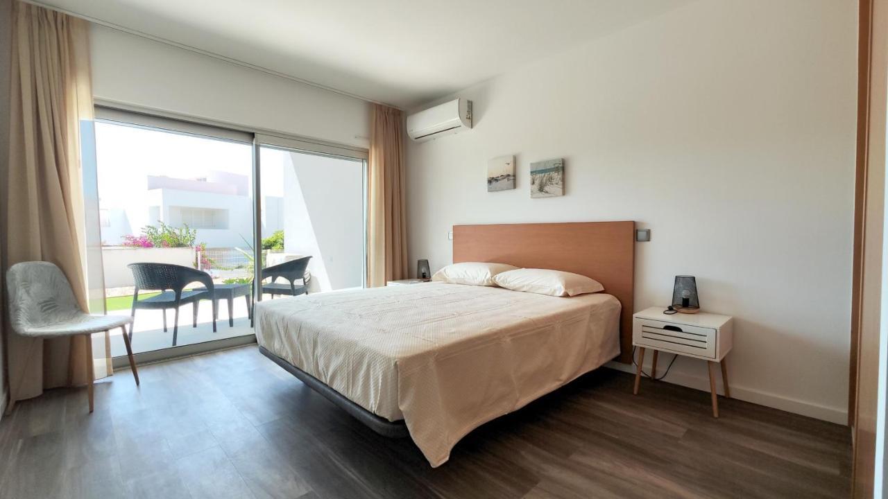 Retiro Com Brisa Maritima, T2, Vale Parra, Albufei Apartment *
