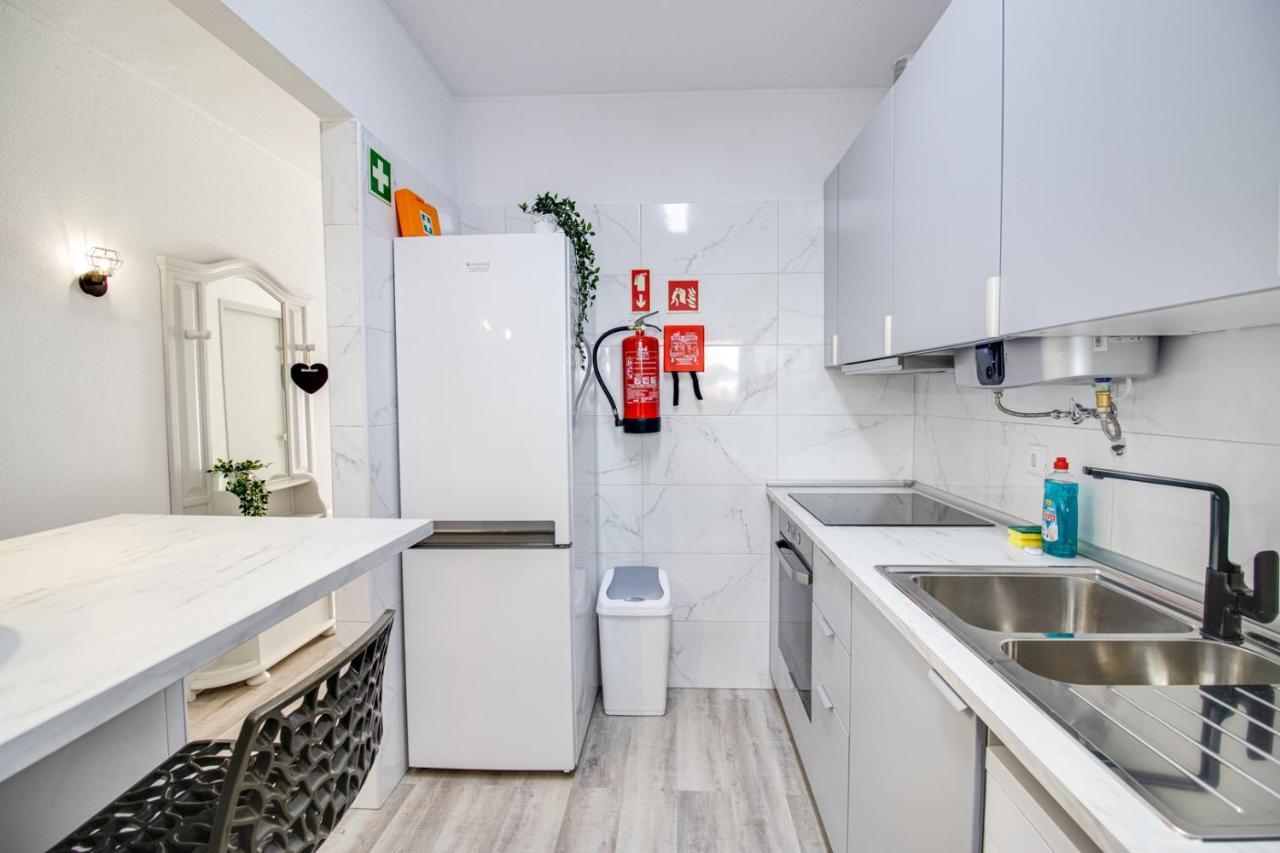 Renovated Oasis Ocean View 1bd Wi-fi 3 Min Apartment *