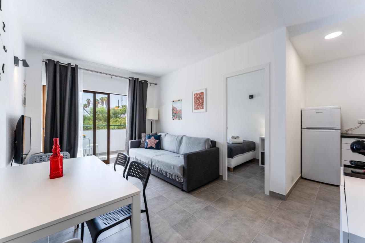 Modern 2 Bdr Flat W/balcony And Pool By Lovelystay Apartment