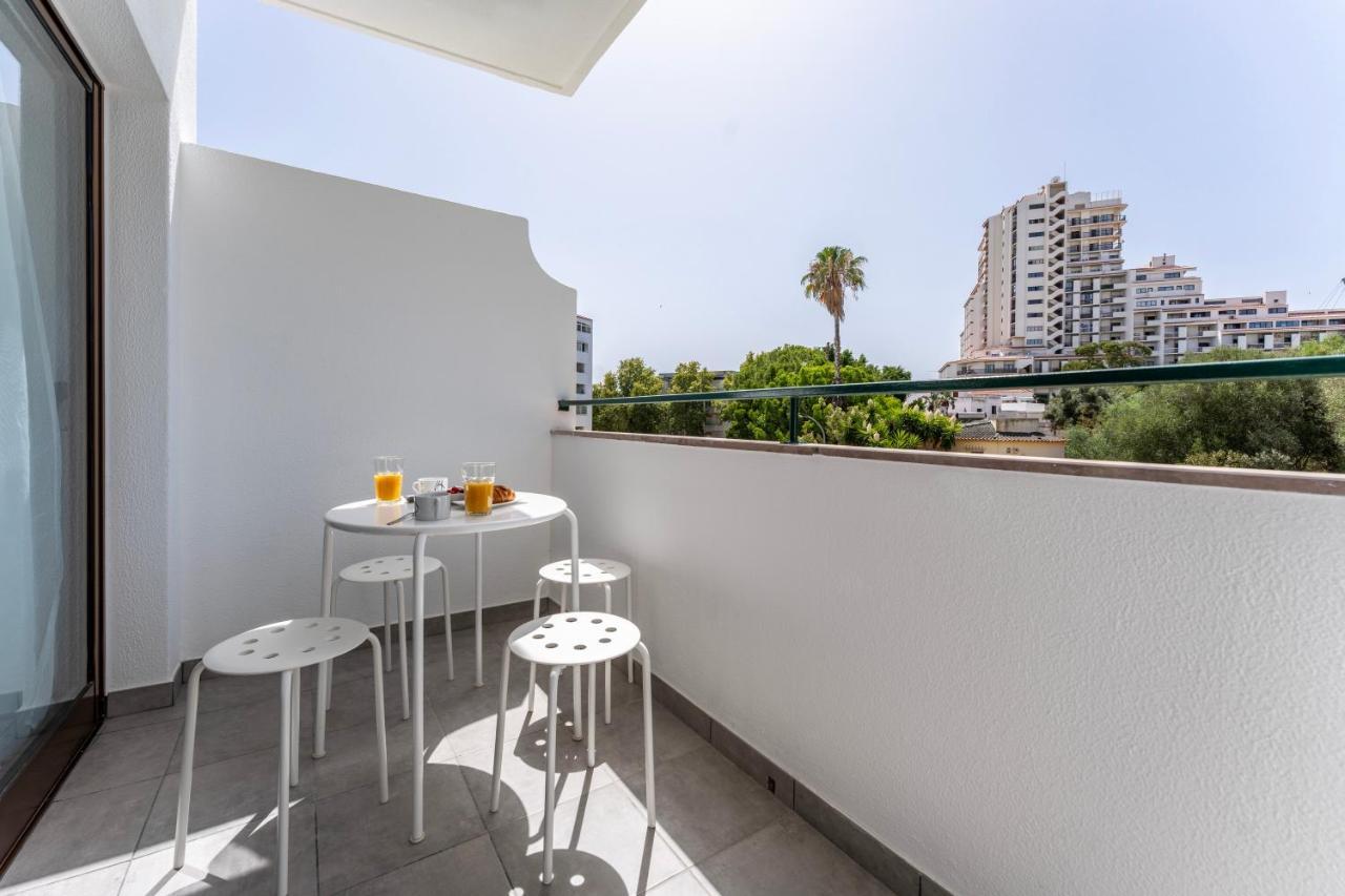 Modern 2 Bdr Flat W/balcony And Pool By Lovelystay *