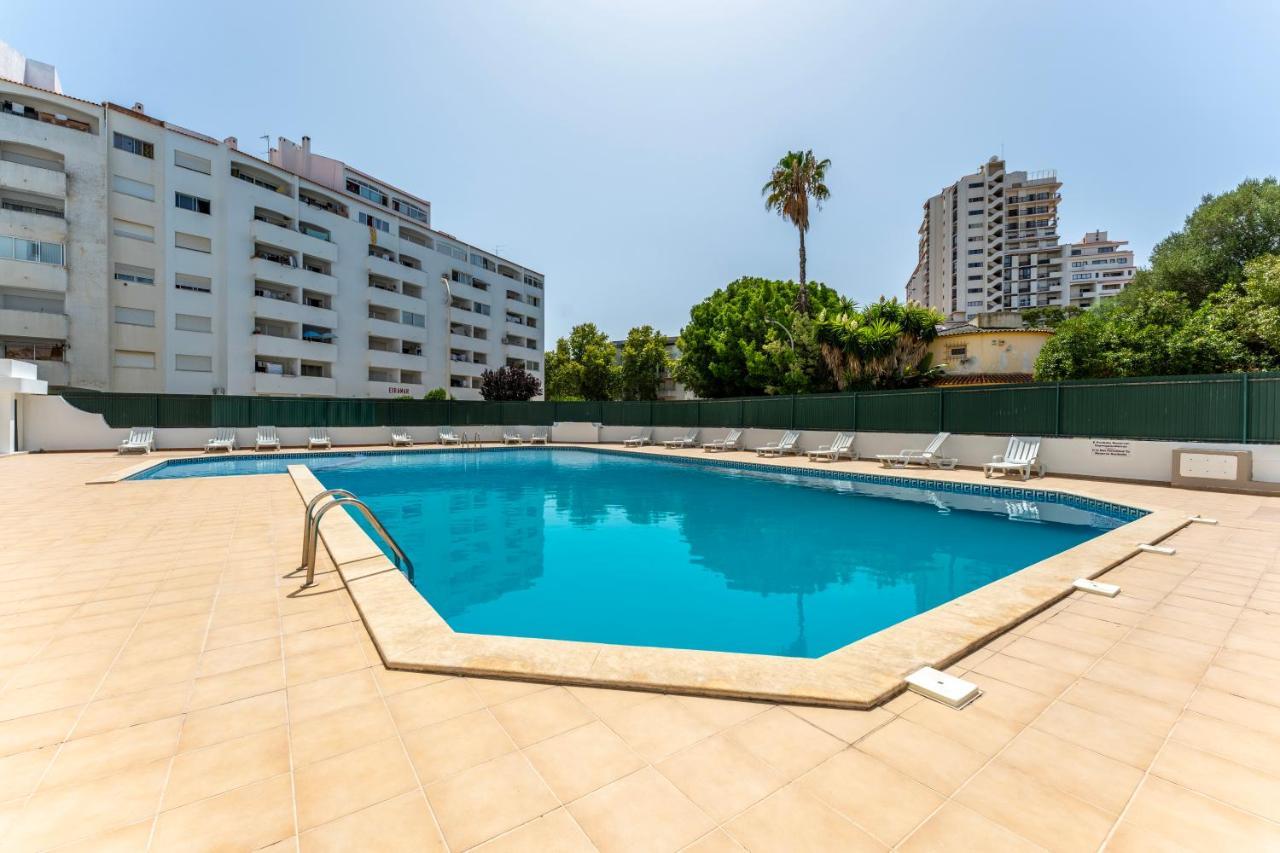 Apartment Modern 2 Bdr Flat W/balcony And Pool By Lovelystay *