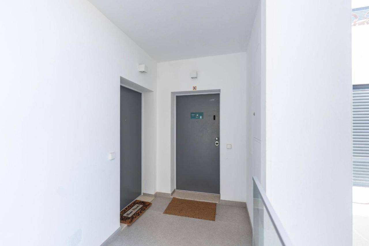 Apartment Stunning 3 Bdr Flat W/ Rooftop Pool By Lovelystay