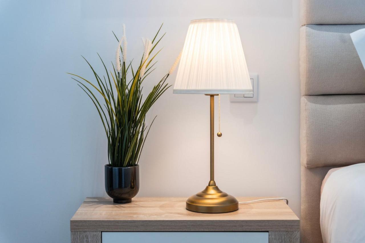 Stunning 3 Bdr Flat W/ Rooftop Pool By Lovelystay *