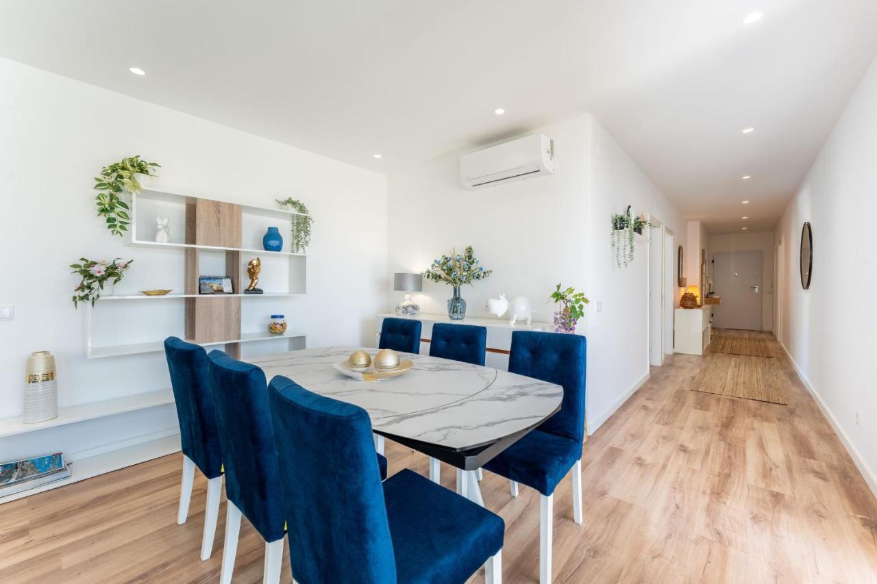 Stunning 3 Bdr Flat W/ Rooftop Pool By Lovelystay