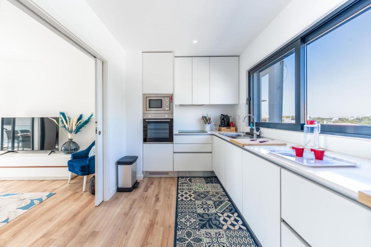Stunning 3 Bdr Flat W/ Rooftop Pool By Lovelystay