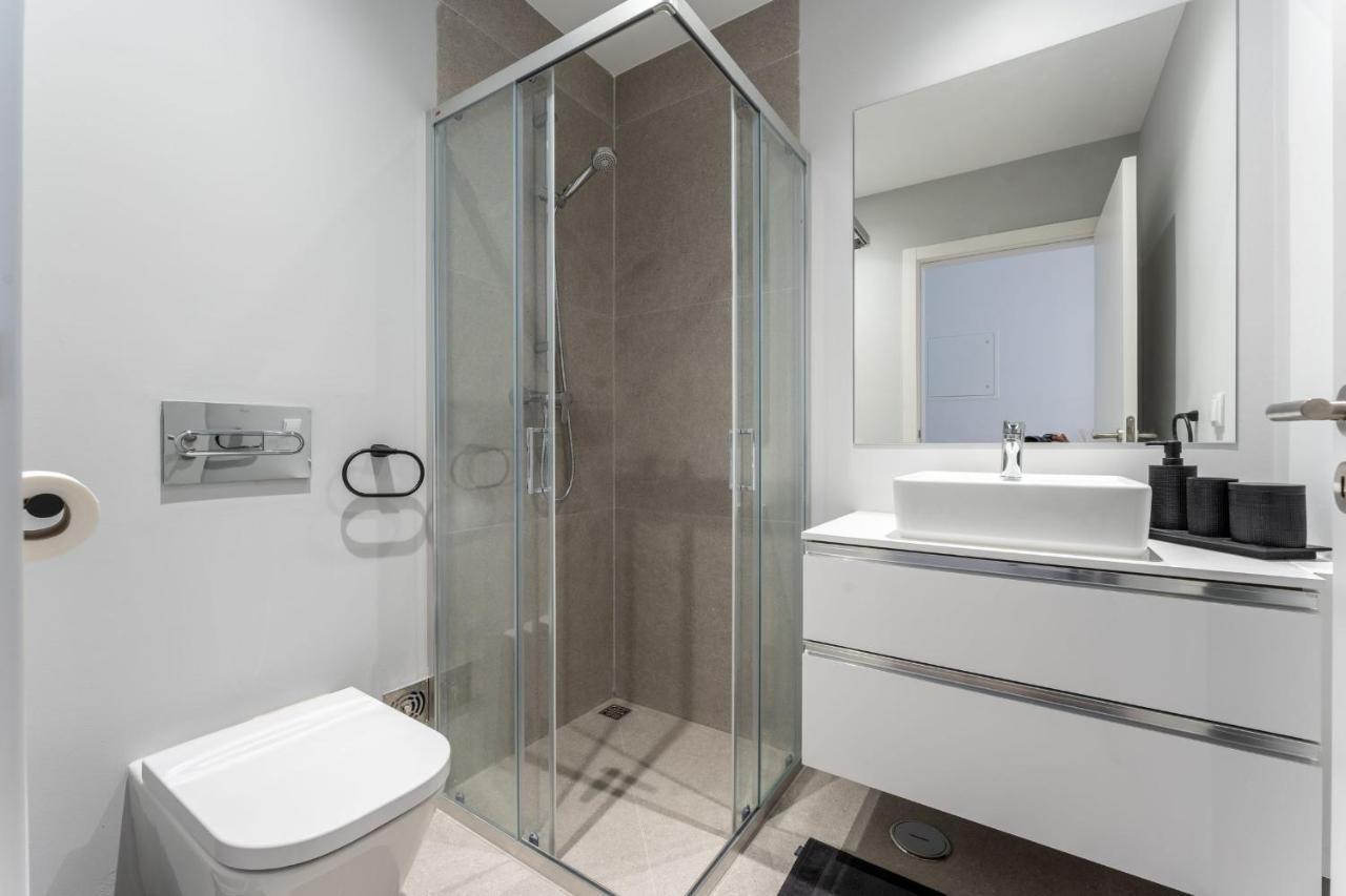 Stunning 3 Bdr Flat W/ Rooftop Pool By Lovelystay *