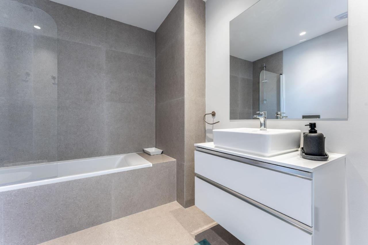 Stunning 3 Bdr Flat W/ Rooftop Pool By Lovelystay