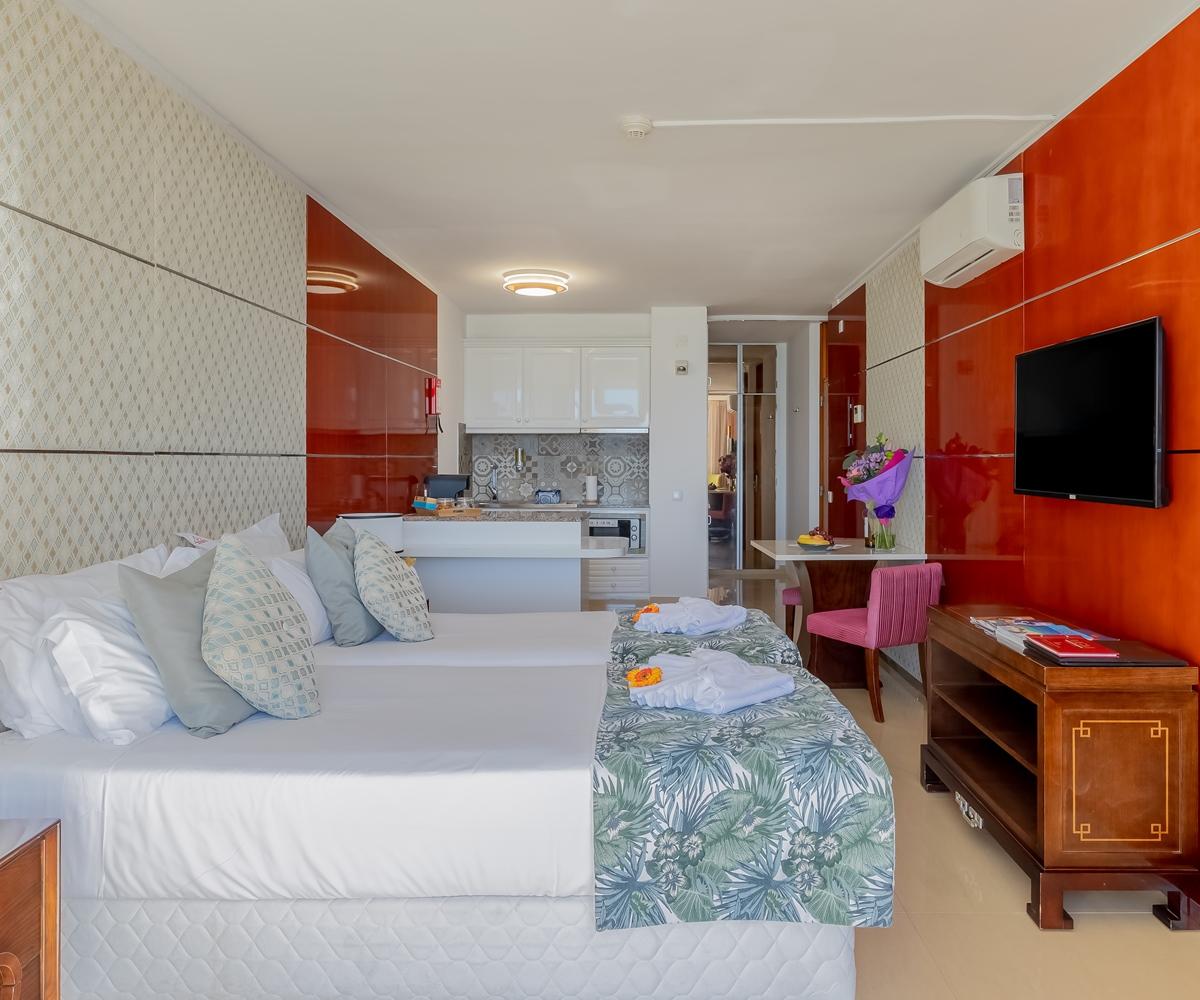 Hotel Monicca Collection Suites&resi 4*
