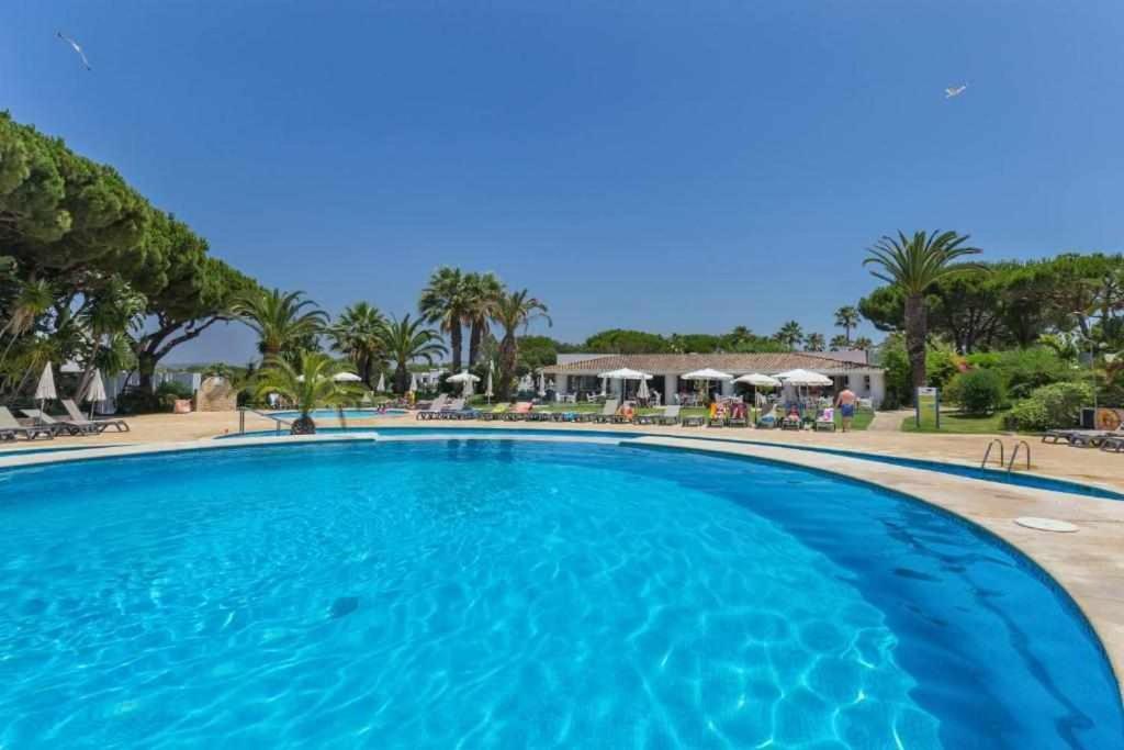 Balaia Golf By Mtphomes Apartment