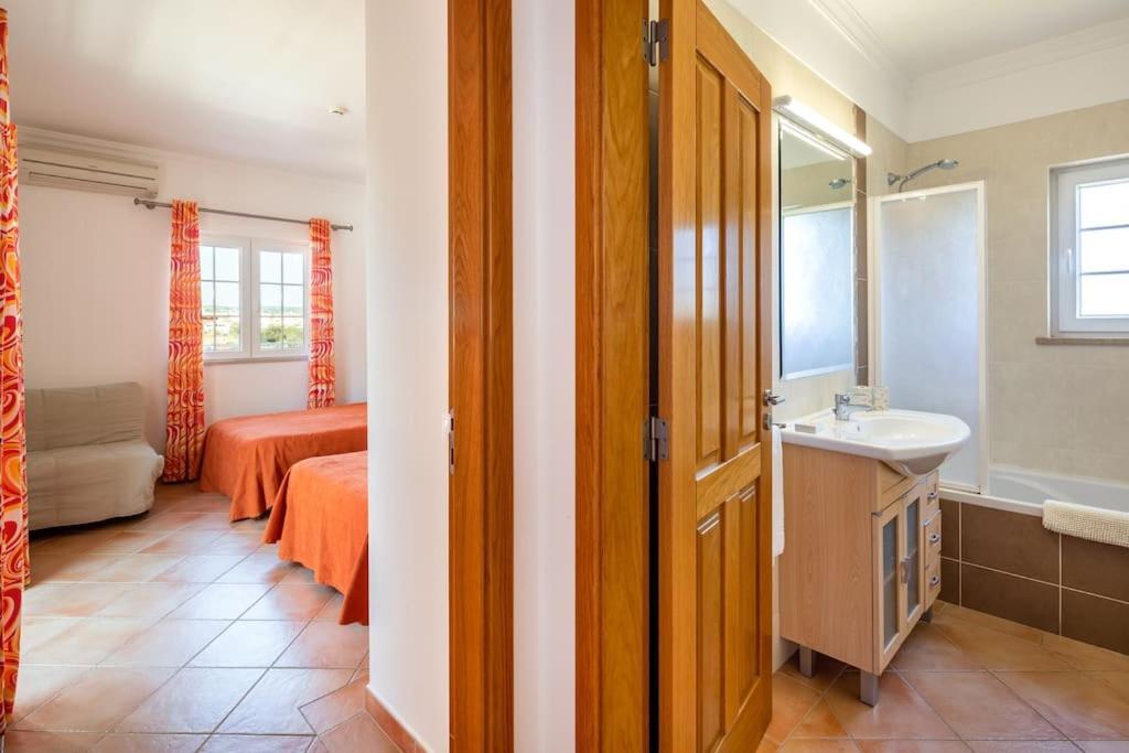 4 Bedrooom Private Ribeiro I Pool, Bbq, Ac, Wifi, Villa