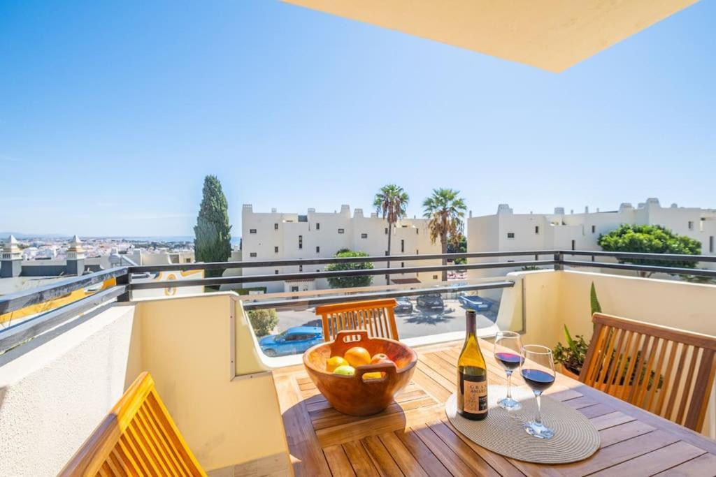 White - Ocean View Apartment