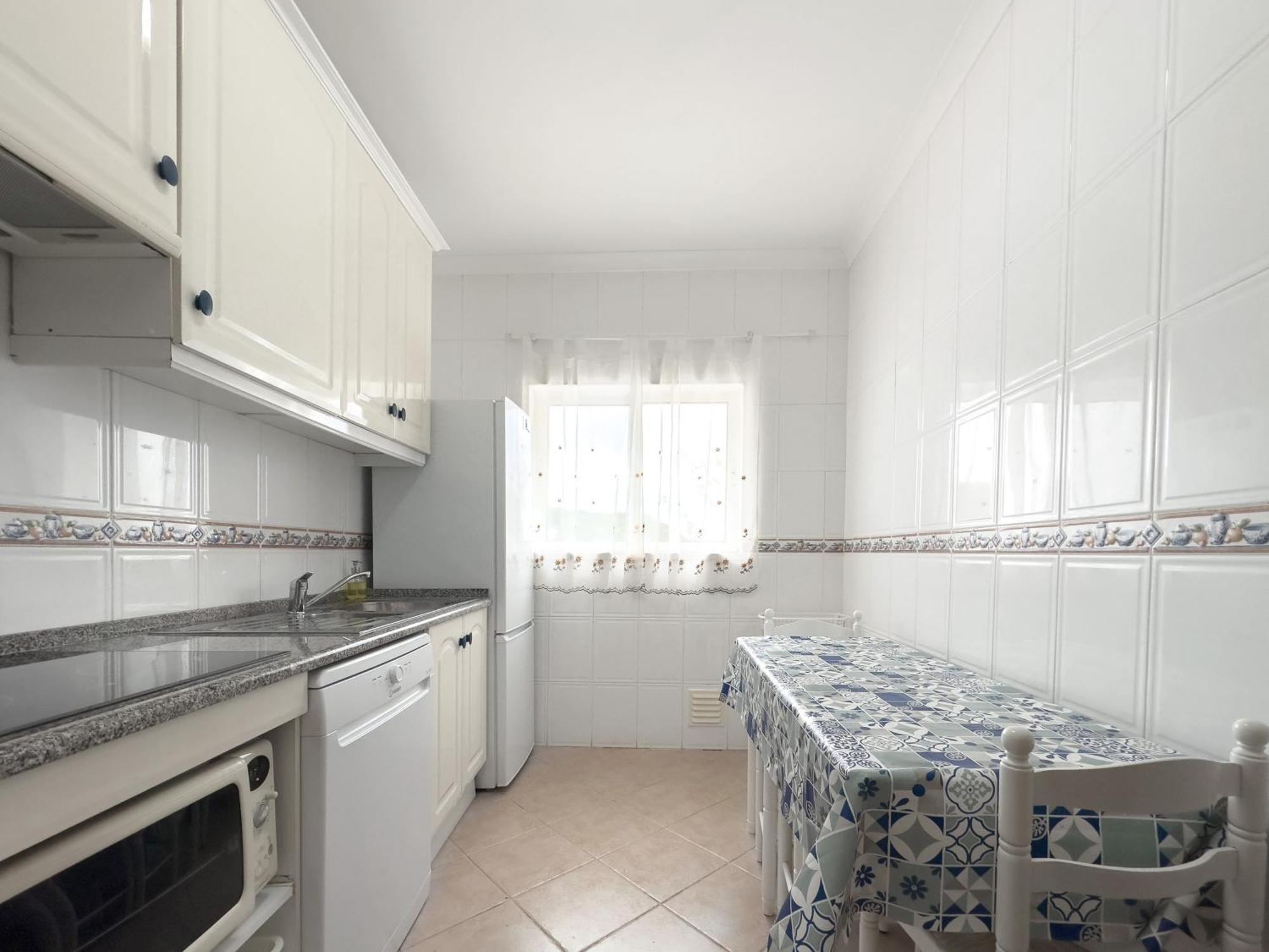 Appartement Os A Ramos Na Da Gale Estao Inserido Em Com Piscina, Fica Apenas A 350 Metros Da Da Gale - Com Ar Condicionado Tanto Nos Quartos Na Sala, Smart Tv Com Prime Video E Cozinha Completa Albufeira