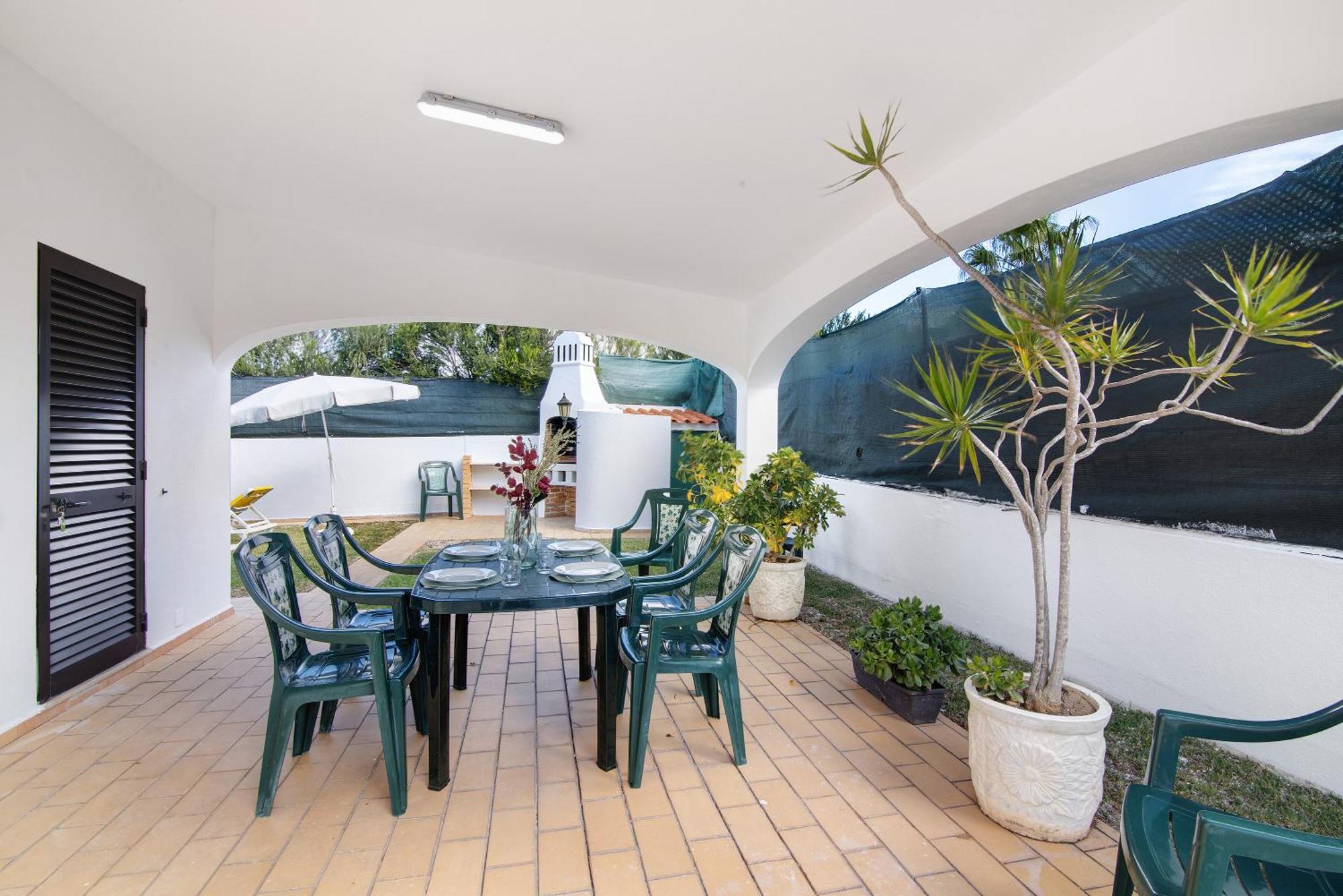 Luisa Gale Villa *