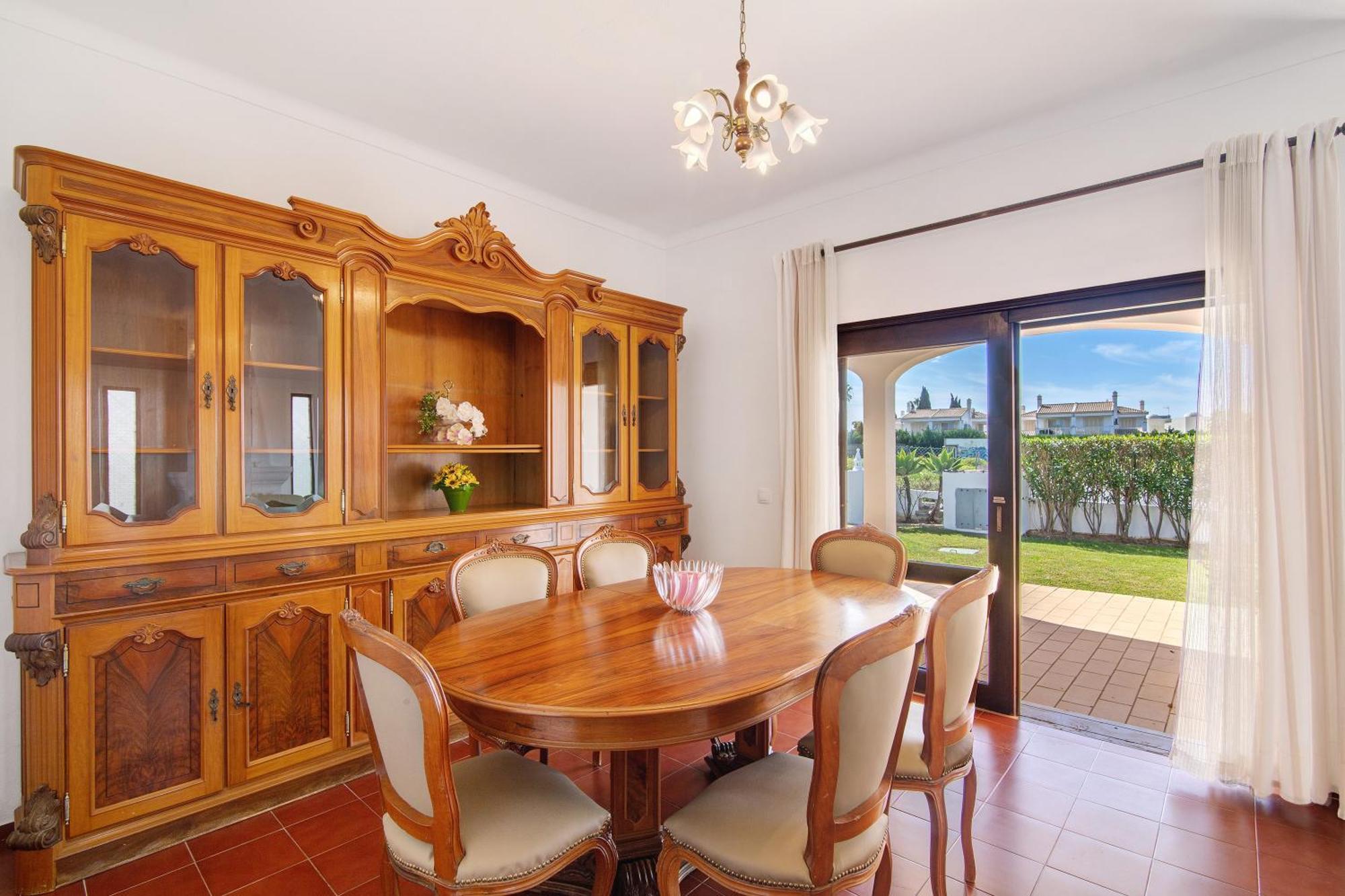 Luisa Gale Villa