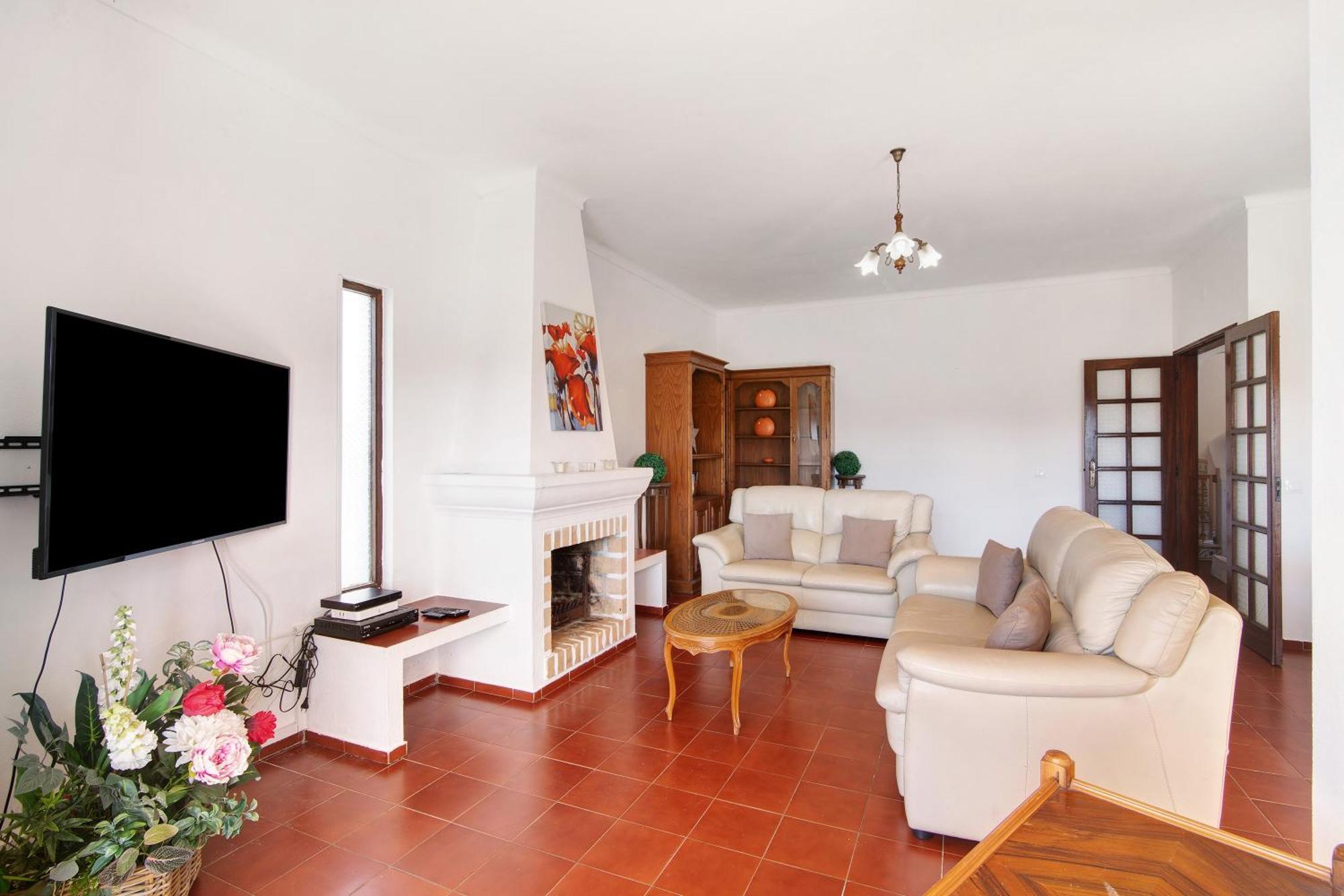 Luisa Gale Villa