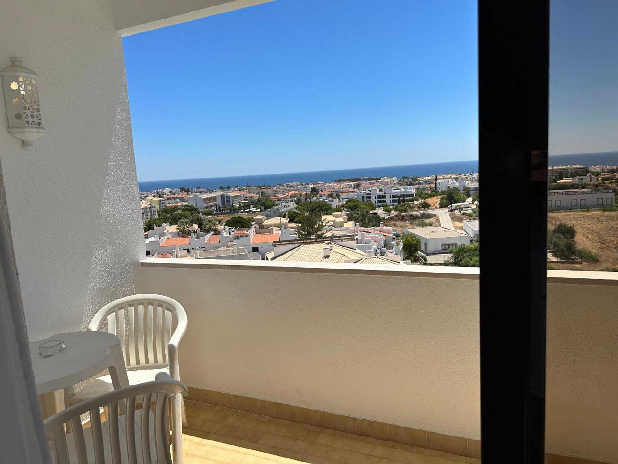 Ocean Eyes. Amazing 180º View Of The Sea And Apartment Albufeira