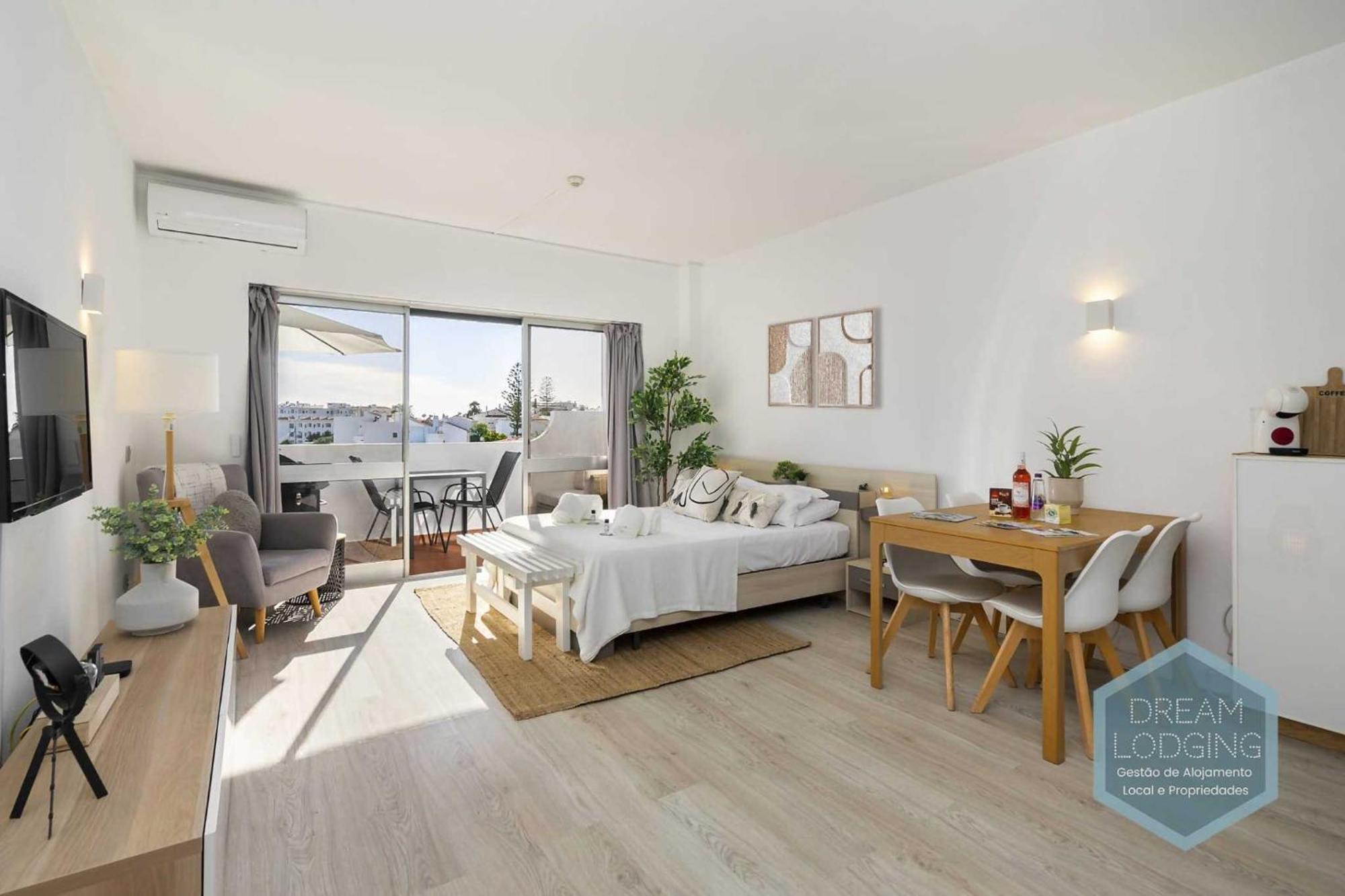 Apartment Moai Dream *