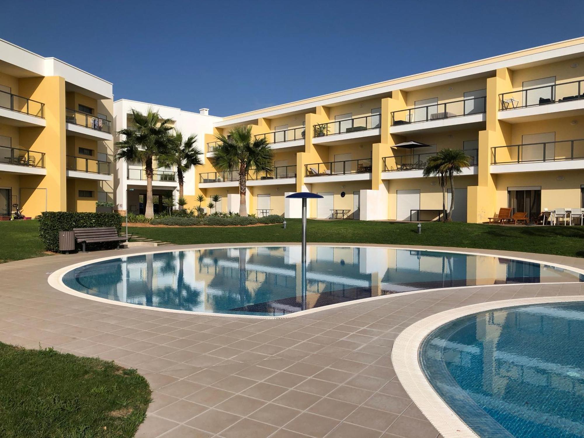 Marina Bleu Magnifique Standing Vue Piscine