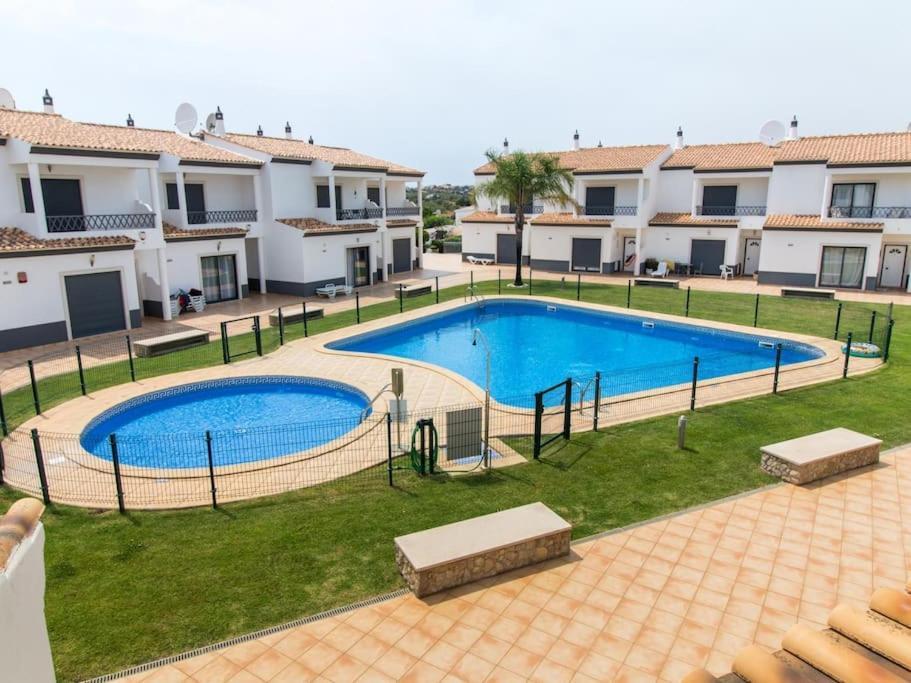 Villa Magnolia O House - Pool View & Privat Garden & Garage Albufeira