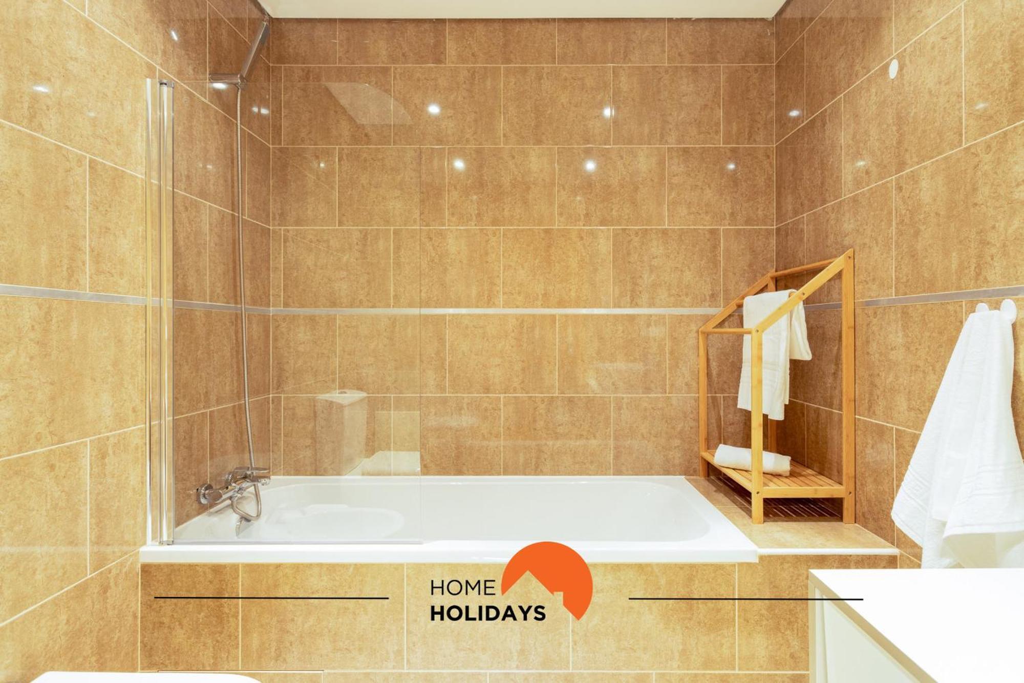 #206 Alicia's Flat By Holidays *